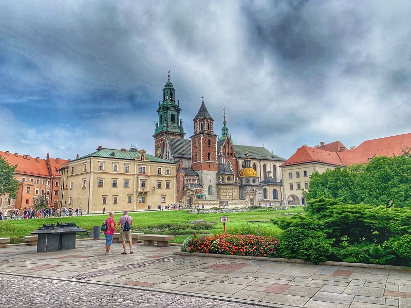 wawel-royal-castle-krakow-poland