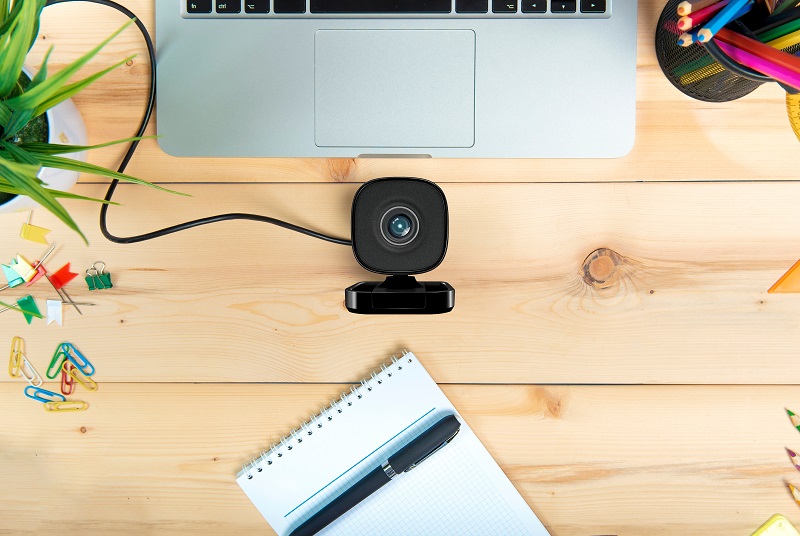 webcam-on-the-school-desk-for-online-distance-learning